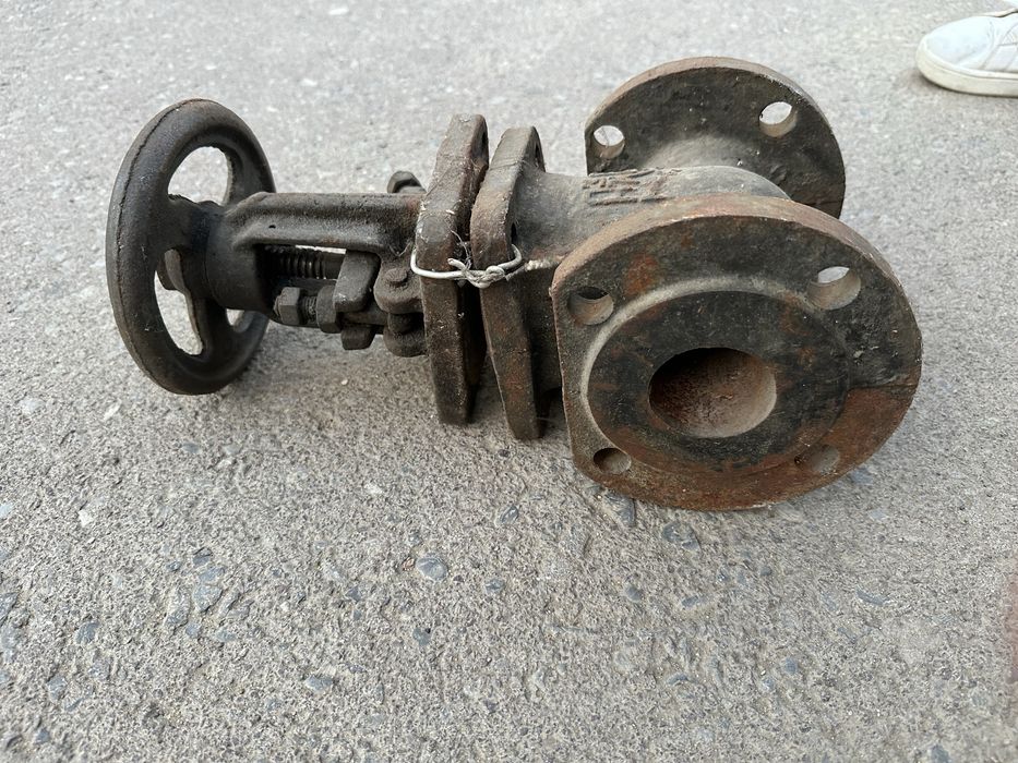 Продам задвижки на 50