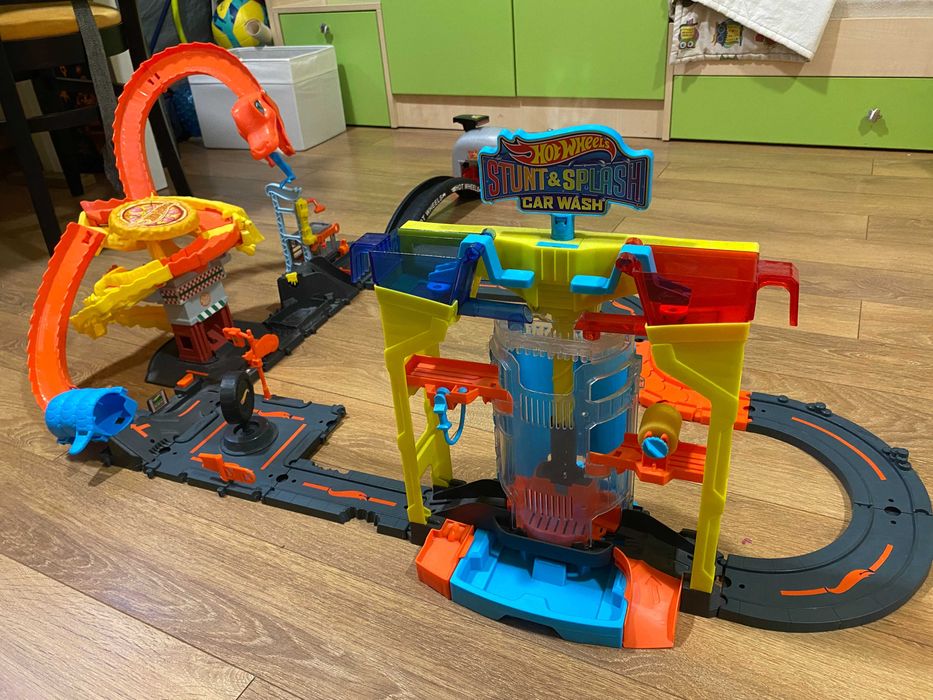 Hot Wheels писта + АВТОМИВКА + кобрата + подарък