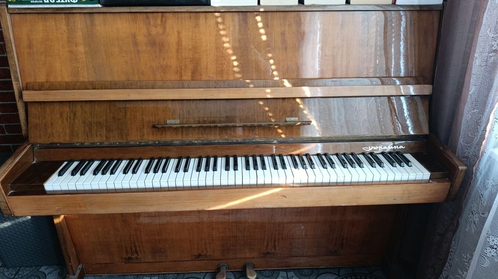 Подарявам пиано !