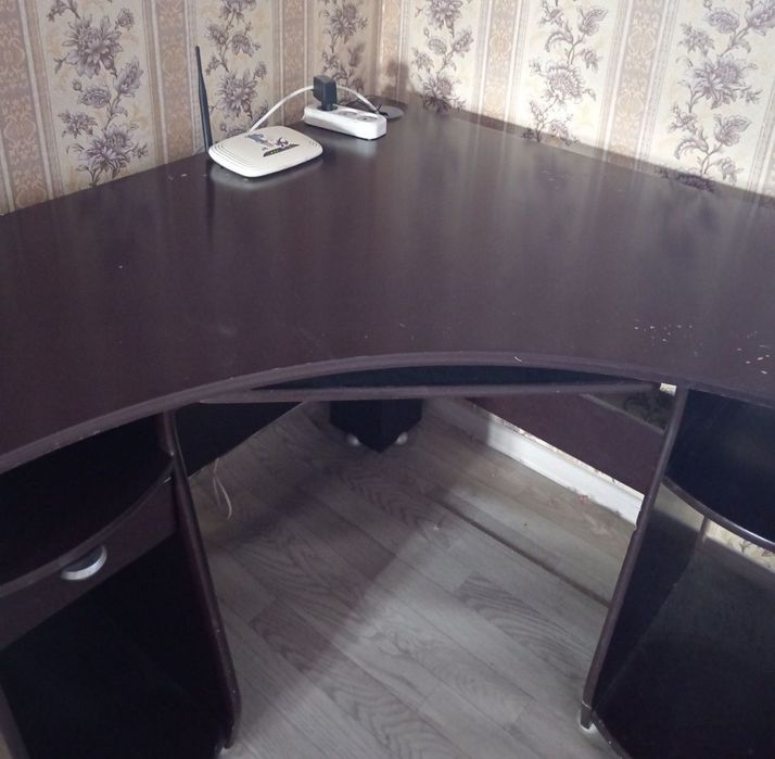 Продам компьютерный стол