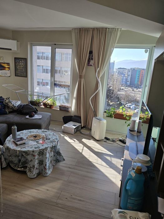 Двустаен апартамент в ж.к. Студентски град.