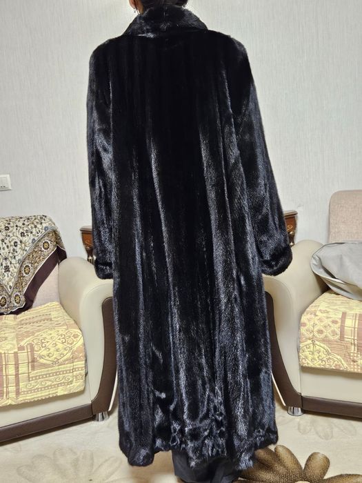 Продаётся норковая шуба!