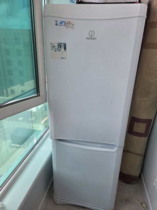 Холодильник indesit