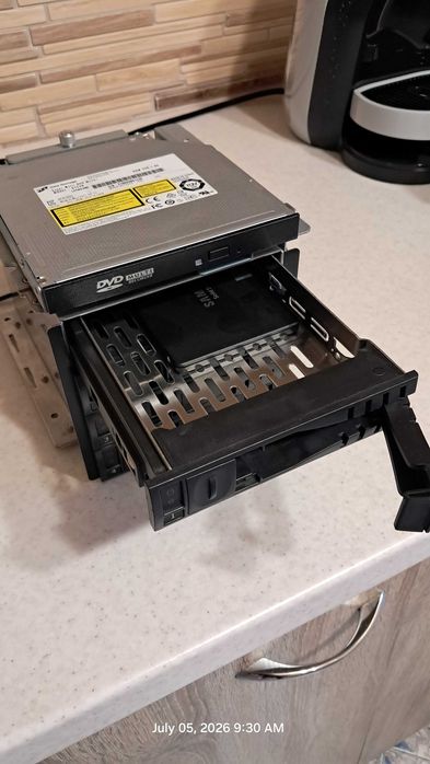 Rack Server 5.25" Hot-Swap + 4x SSD Samsung 870 EVO 500GB + DVD Writer Hitachi-LG