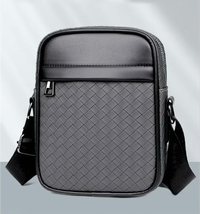 Кардиганы,барсетка.