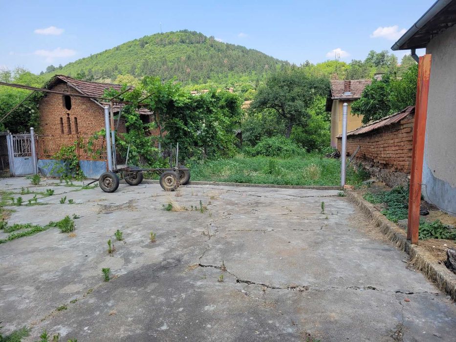 Продавам къща в село Реселец обл. Плевен