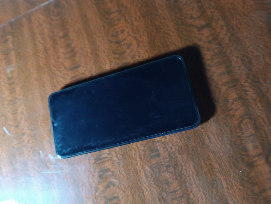 Продаю телефон Vivo Y1S