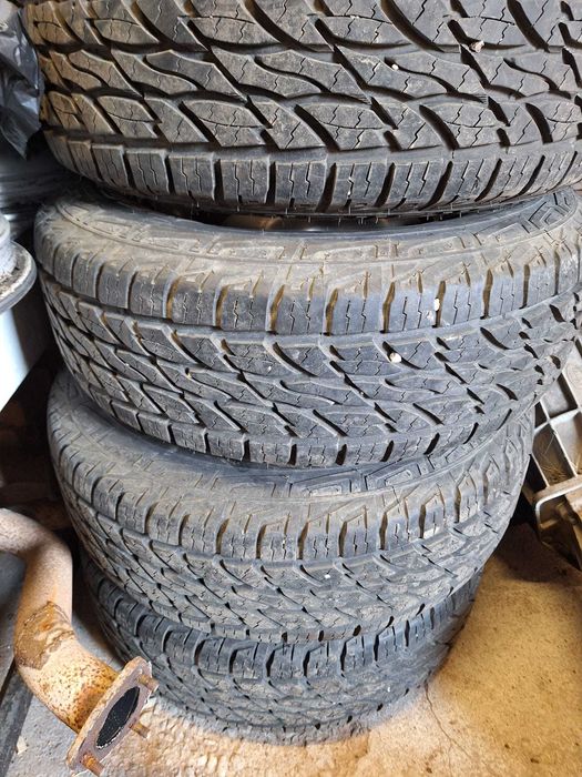 Гуми с джанти 235/70 R 16