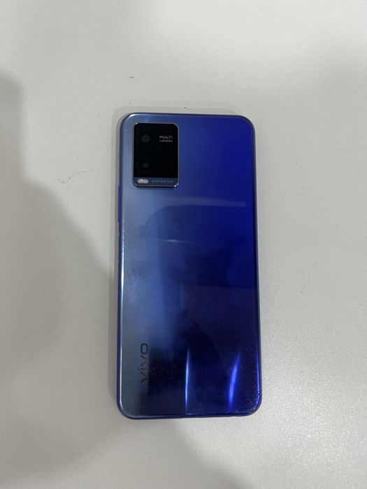 Виво Y21.        .