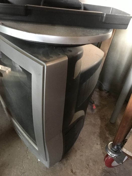 2 старых телевизора LG