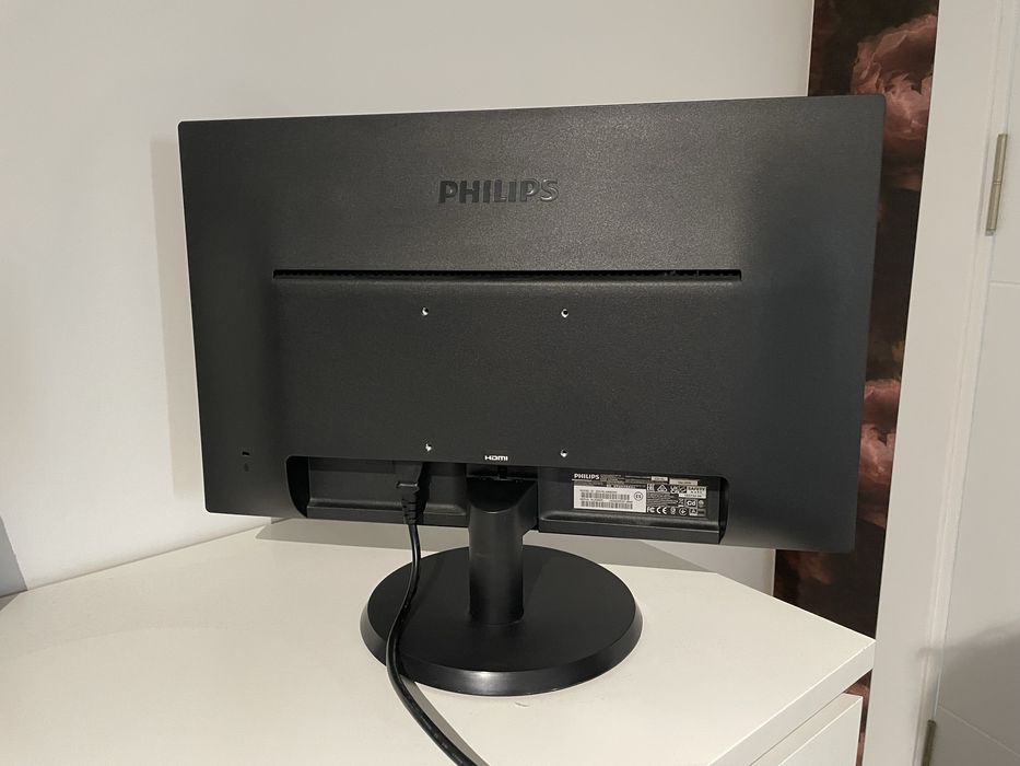 Монитор Philips 223V5LHSB2/00 21.5” Full HD HDMI/VGA – перфектен