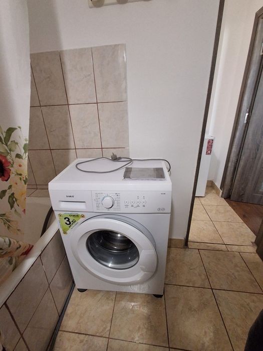 Vând garsonieră complet mobilata cu tot ce se vede in imagini