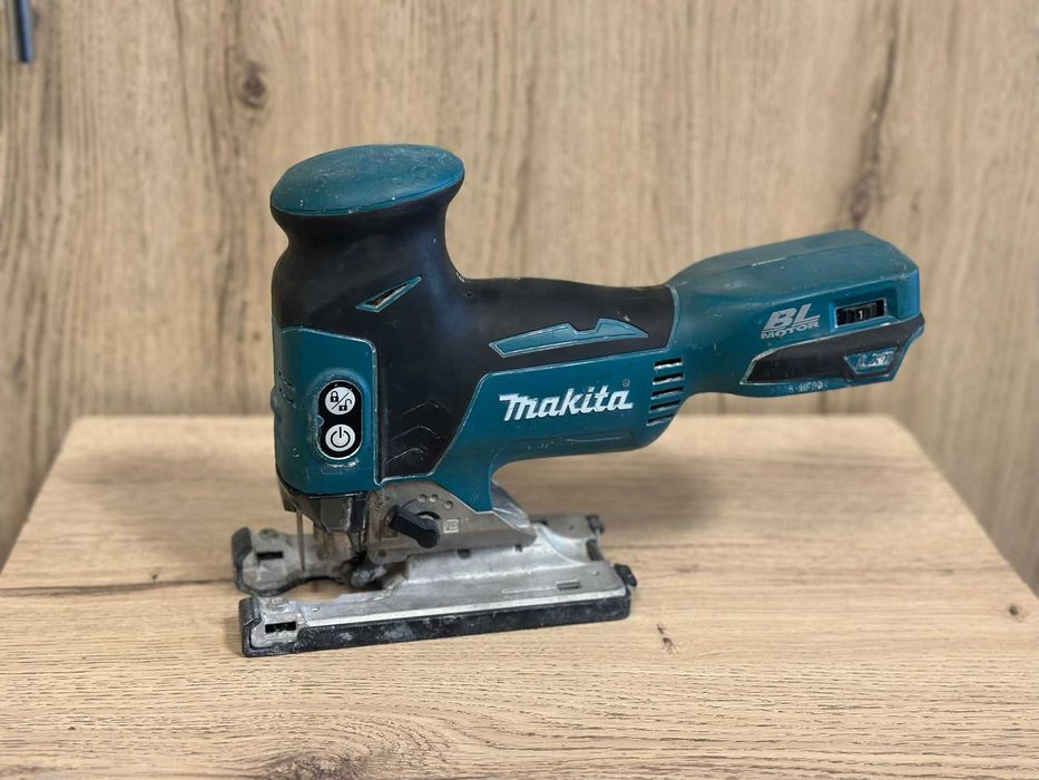 Акумулаторно зеге Makita