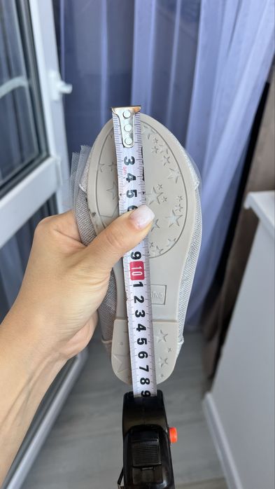 Продам новые туфли на девочку