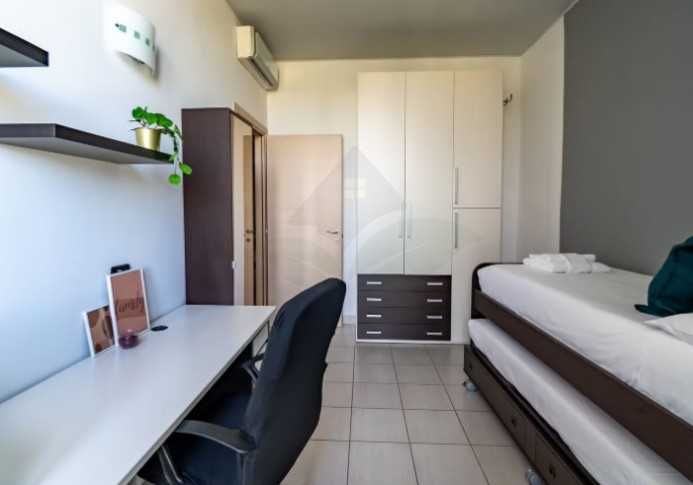 Дава се под наем Двустаен апартамент в Пловдив, Каменица 2 - 70 кв.м за 248.88 € - Снимка #1