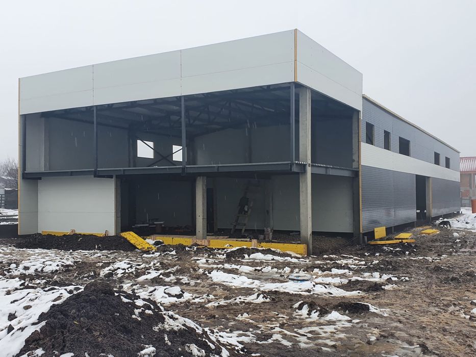 Vand Hala Metalica cu birouri si spatiu de depozitare completa la gata