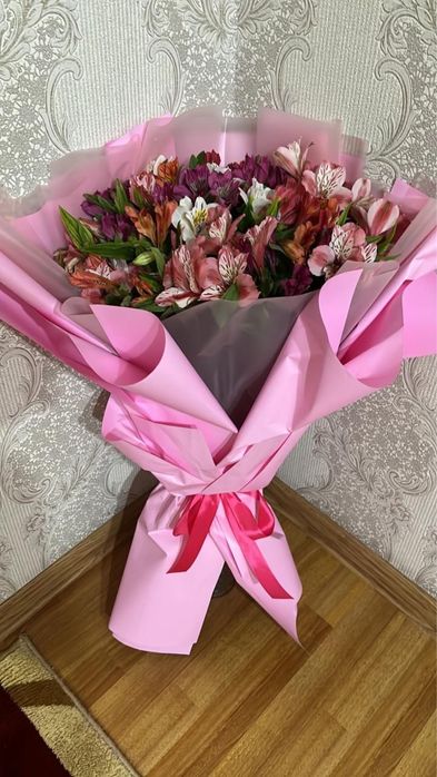 Цветы в корзине букеты