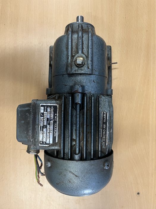 Motor electric cu reductor de 0,90 kw