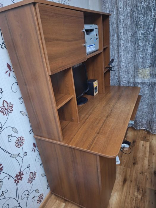 Продам компьютерный стол