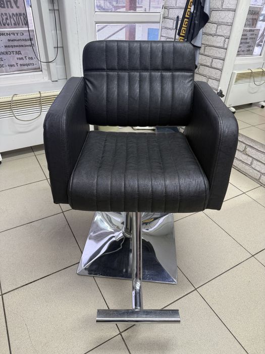 Кресло парикмахерское б/у в отличном состоянии