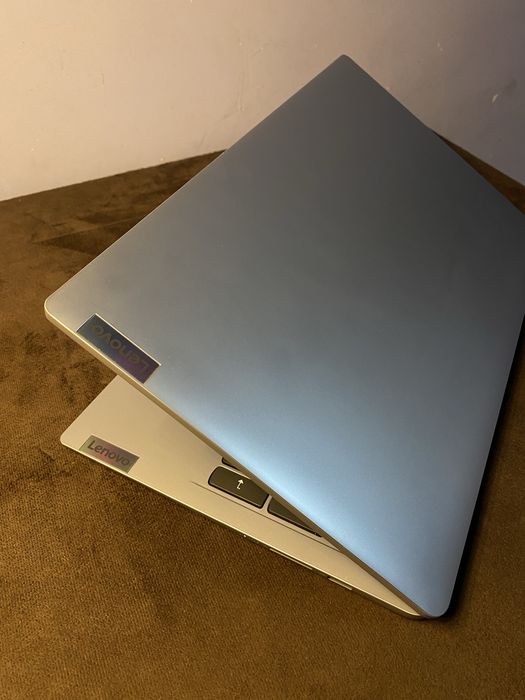 Lenova ideapad 1i