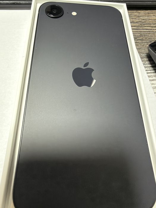 Iphone 16 e 128 gb Чисто нов