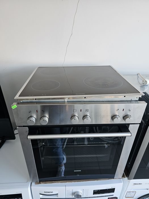Фурна за вграждане с керамичен плот  SIEMENS