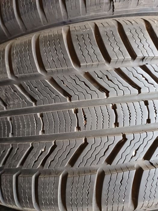 Гуми 215/55/17 Континентал