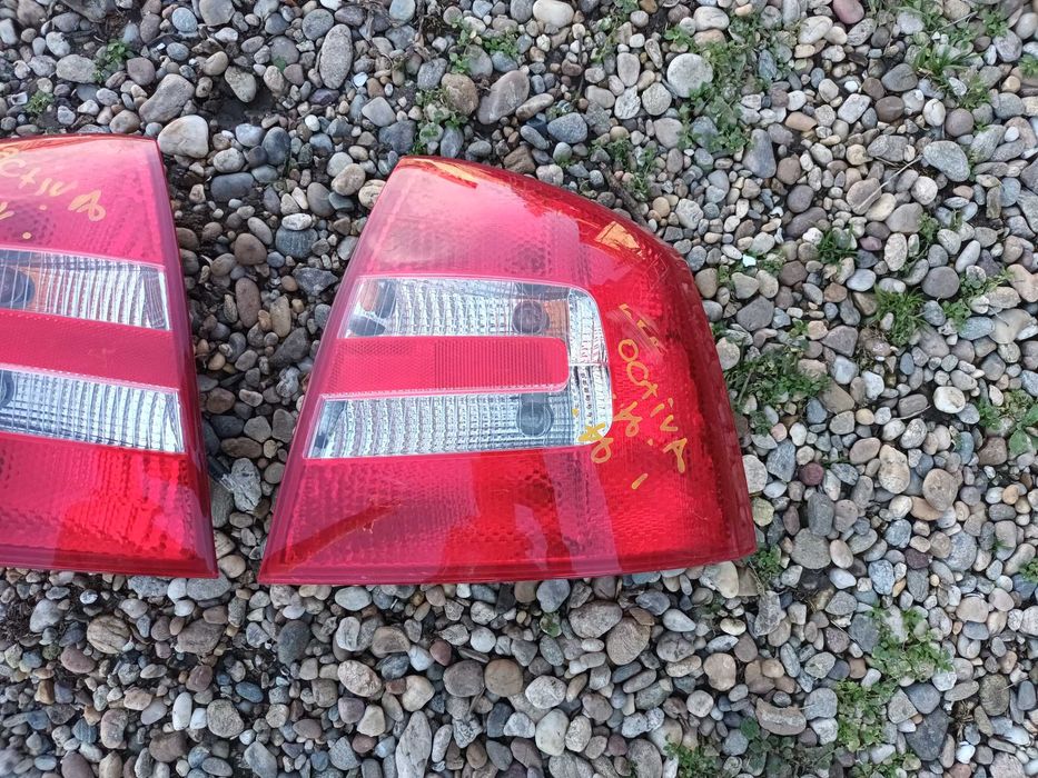 ляв и десен стоп за шкода октавия октавиа 2 седан SKODA OCTAVIA II