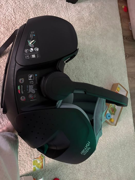Scaun auto tip scoică pentru copii Britax Römer