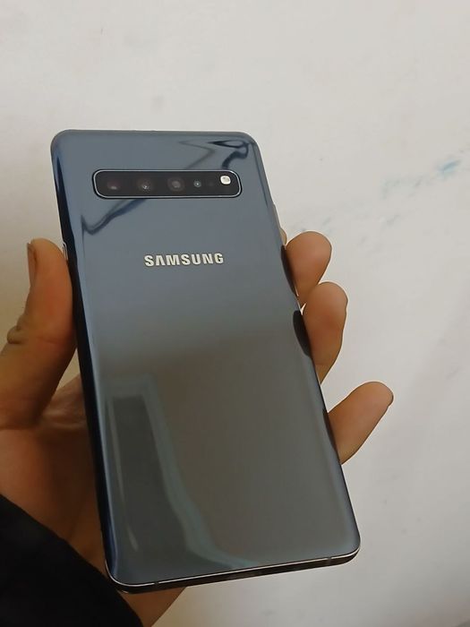 Samsung s10 5g 
8.256
Aybi oldi singan ekranga utmagan
Naxtga 1.400 ka