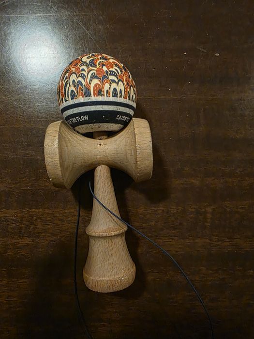 Kendama semnată de Xremus și de Vasi