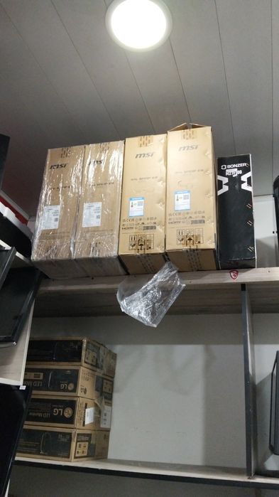 MSI MAG 32 180hz 2K yangii