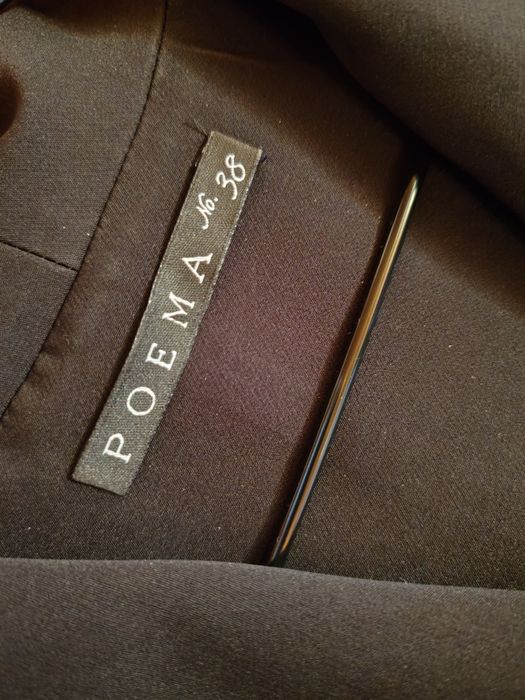 Rochie neagră Poema