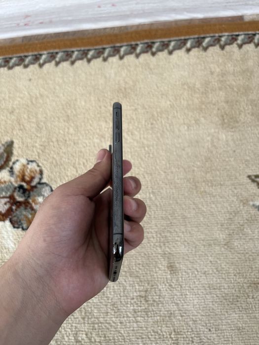 Продам Айфон se