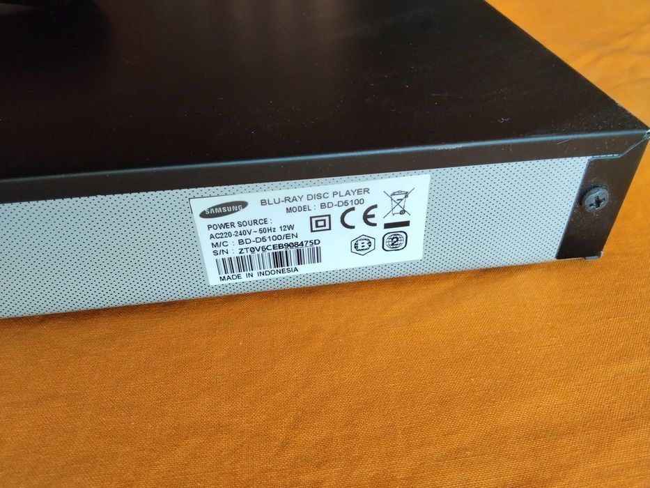 страхотен 3D BLUE RAY USB дивиди плър Самсунг нов внос Германия