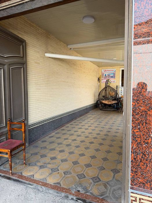 Registon ruparasi maydonida atigi 100 metr yurganda  3 sotiqli hovli t