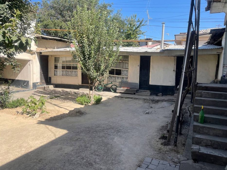 Ховли сотилади (ер хисобида)