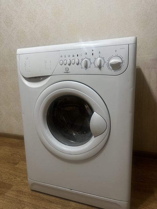 Продам стиральную машину indesit