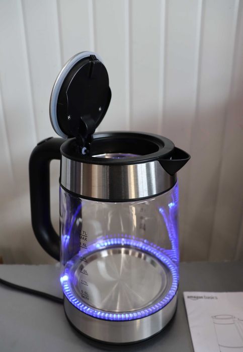 Кана за вода Amazon Basics Glass – 1.7 L, LED осветление