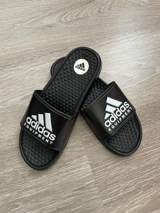 Vand papuci de dama si barbat