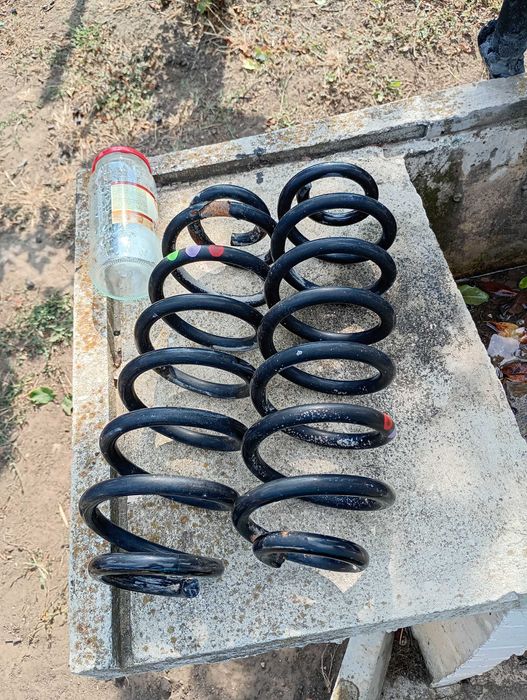 Продавам задни пружини за Фолксваген Туран