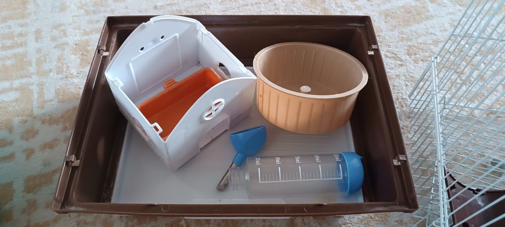 Продам клетку срочно