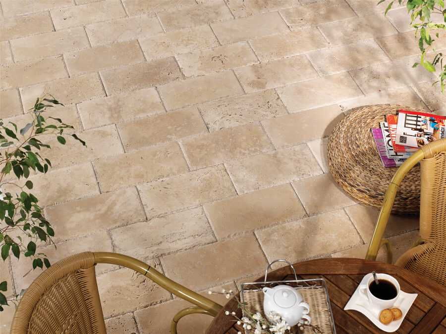 Pavaj exterior din piatra travertin