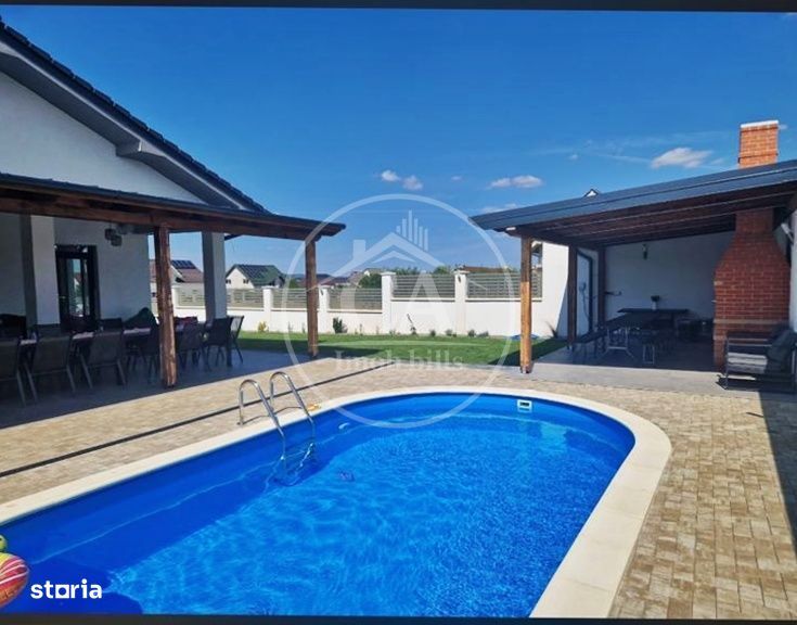 Casa de vanzare cu 4 camere si piscina in Cihei, Bihor