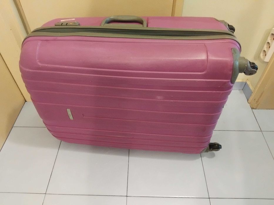 Estil Голям оригинален твърд куфар 77 см.