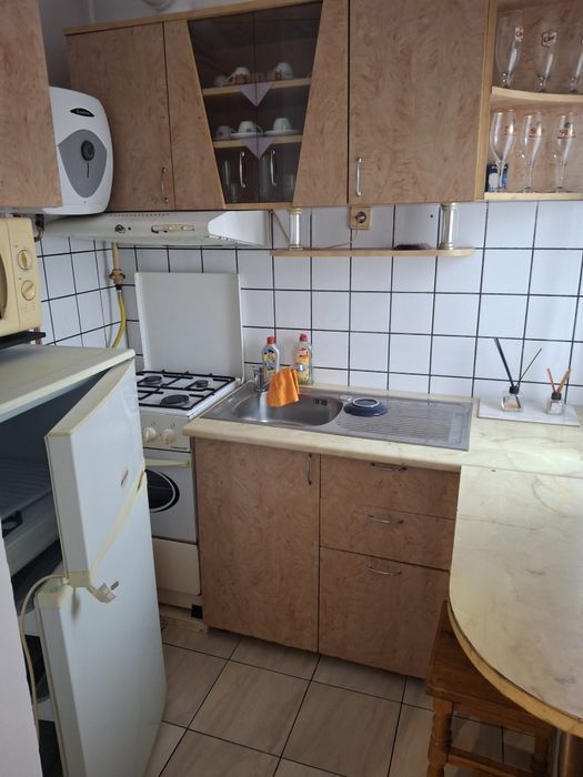 Închiriez garsoniera