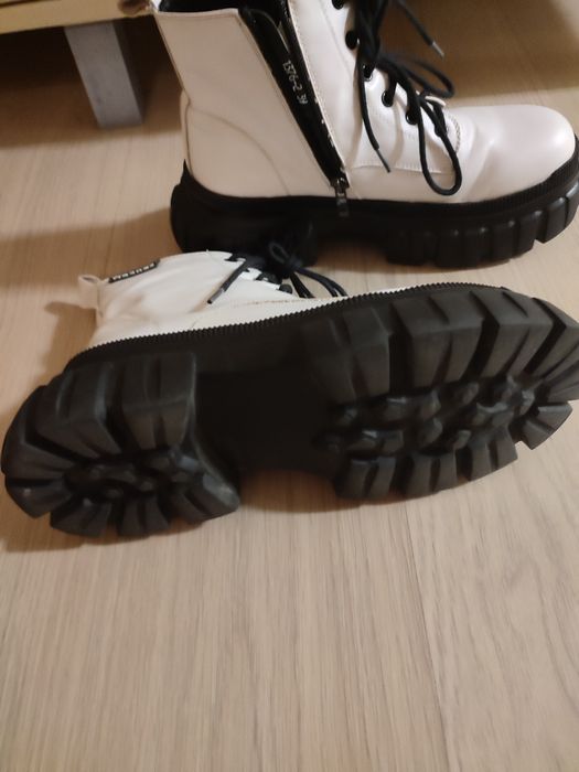 Продам женские ботинки, размер 39