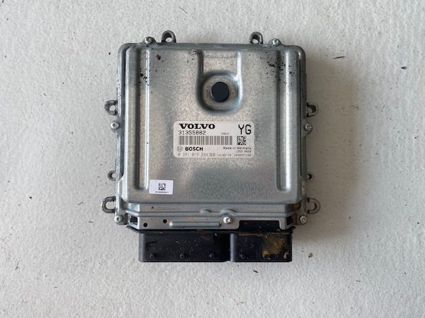 Calculator motor VOLVO V60 HYBRID 2014+ 31355882