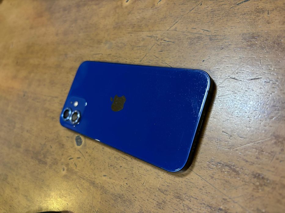 продам IPhone 12
